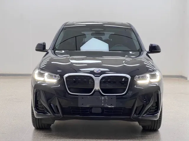BMW iX3 — Фото автомобиля 2