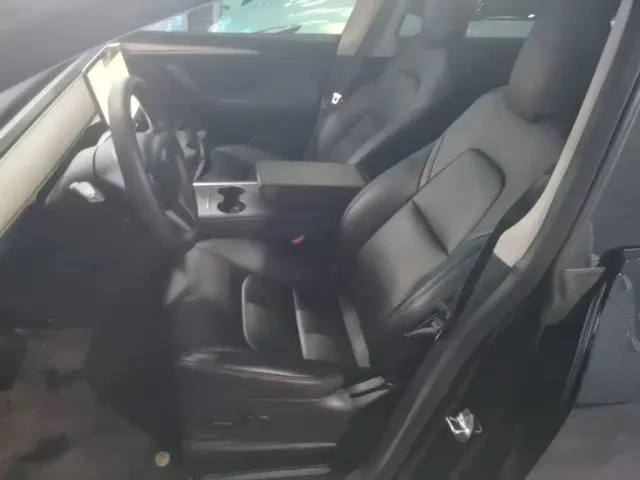 Tesla Model Y — Фото автомобиля 10