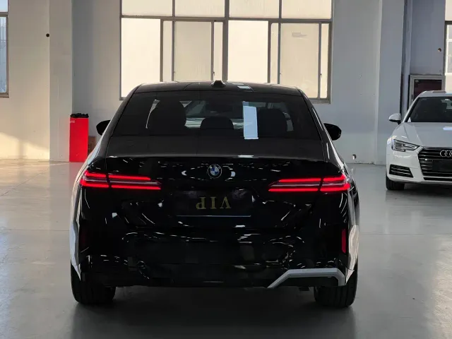 BMW 5 Series — Фото автомобиля 8