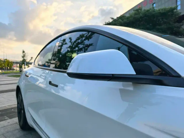 Tesla Model 3 — Фото автомобиля 6