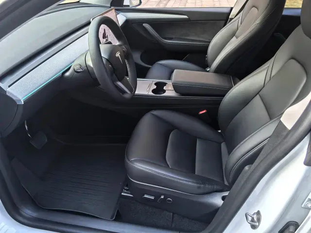 Tesla Model Y — Фото автомобиля 21