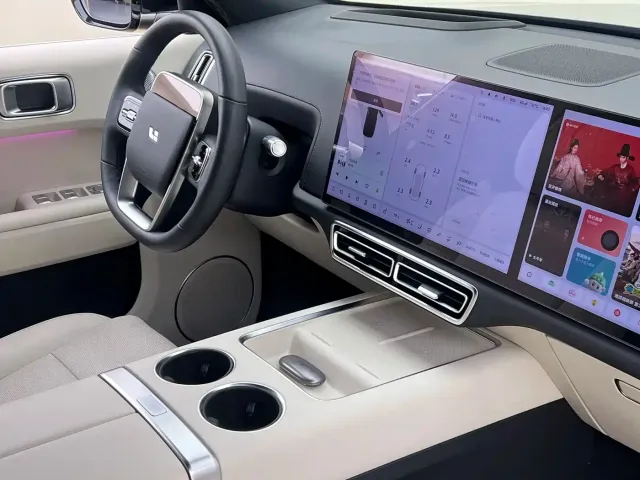 Li Auto L7 — Фото автомобиля 12