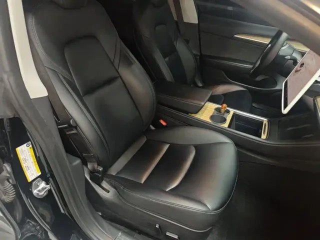 Tesla Model 3 — Фото автомобиля 24
