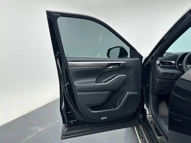 Toyota Crown Kluger — Фото автомобиля 12