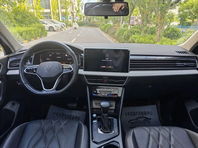 Volkswagen Tiguan L — Фото автомобиля 13