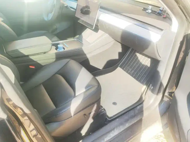 Tesla Model Y — Фото автомобиля 8