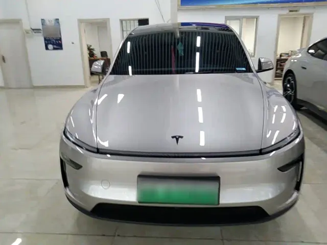Tesla Model Y L — Фото автомобиля 2