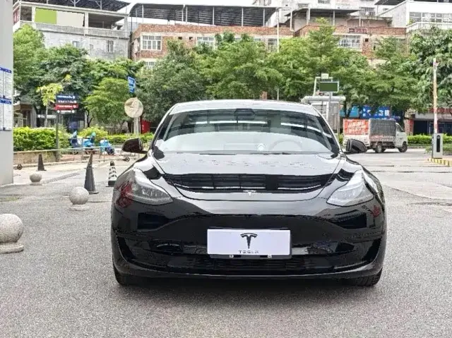 Tesla Model 3 — Фото автомобиля 8