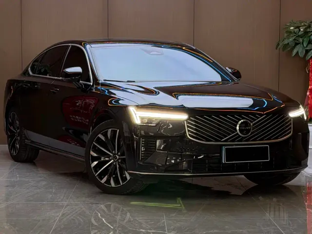Volvo S90 — Фото автомобиля 6