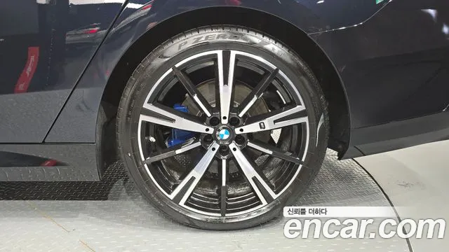 BMW 5 Series — Фото автомобиля 6