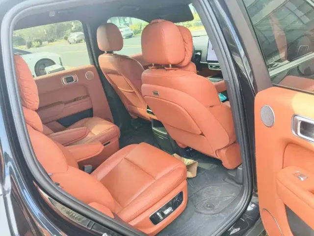 Li Auto L8 — Фото автомобиля 11