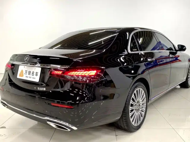 Mercedes-Benz E-Class — Фото автомобиля 3