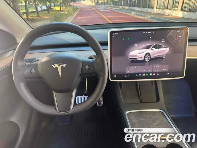 Tesla Model Y — Фото автомобиля 12