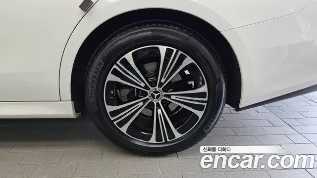 Mercedes-Benz E-Class — Фото автомобиля 19