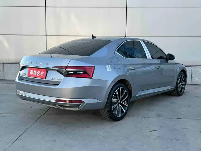 Skoda Superb — Фото автомобиля 3