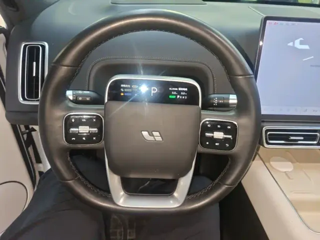 Li Auto L7 — Фото автомобиля 6
