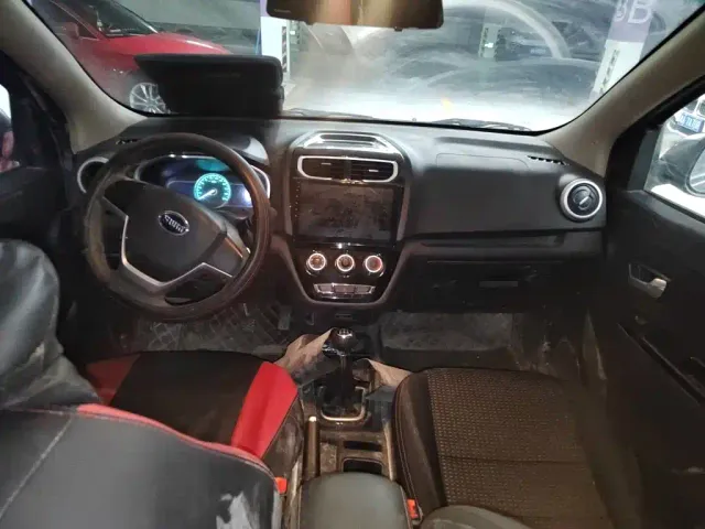 SWM Motor SWM X2 — Фото автомобиля 5