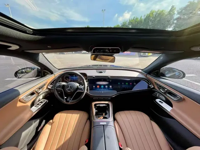 Mercedes-Benz E-Class — Фото автомобиля 5