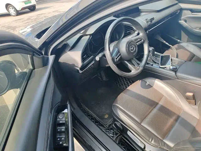 Mazda Axela — Фото автомобиля 15