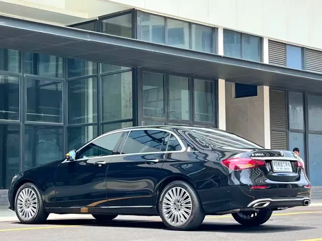 Mercedes-Benz E-Class — Фото автомобиля 6