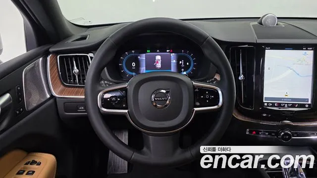 Вольво XC60 — Фото автомобиля 14
