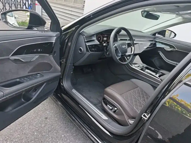 Audi A8 — Фото автомобиля 15