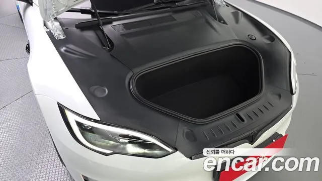 Tesla Model S — Фото автомобиля 9