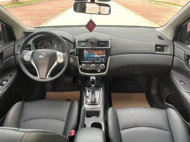 Nissan Tiida — Фото автомобиля 5