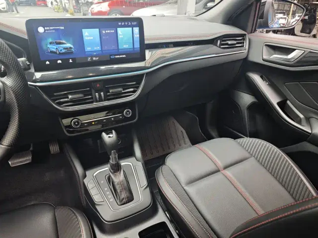 Ford Focus — Фото автомобиля 13