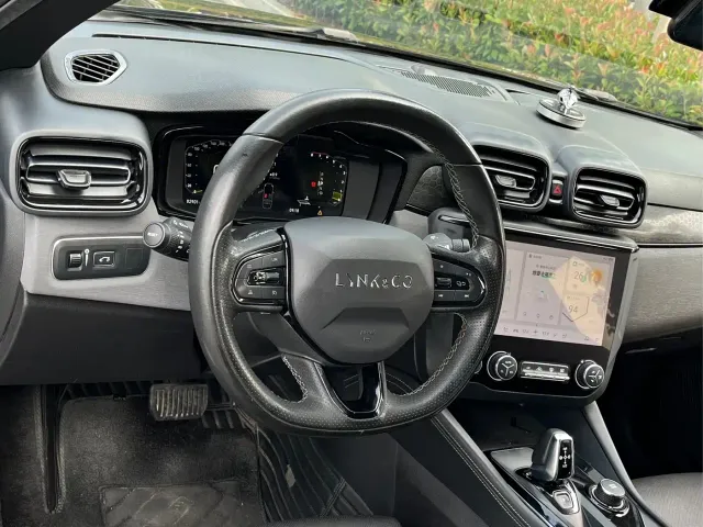 Lynk & Co 03 — Фото автомобиля 13