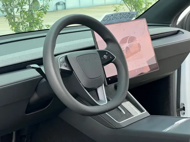 Tesla Model Y L — Фото автомобиля 14
