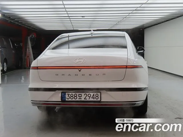 Hyundai Grandeur Grandeur (GN7) 3.5 Бензин 2WD — Фото автомобиля 3