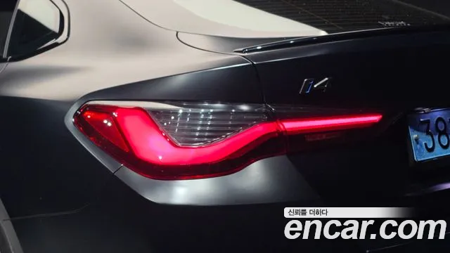 BMW i4 — Фото автомобиля 21