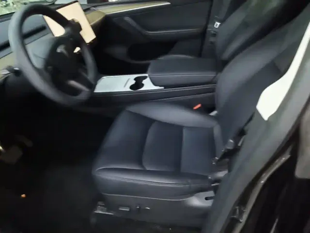 Tesla Model Y — Фото автомобиля 14