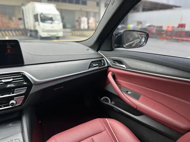 BMW 5 Series — Фото автомобиля 14