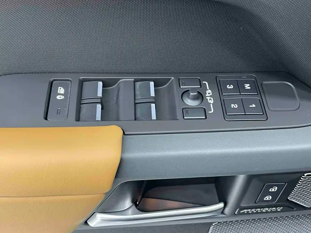 Land Rover Defender — Фото автомобиля 16