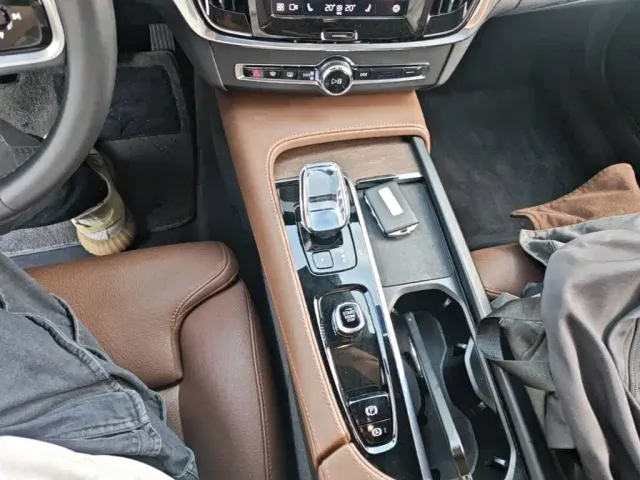 Volvo S90 — Фото автомобиля 18