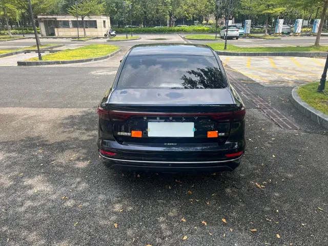 Geely Emgrand — Фото автомобиля 14