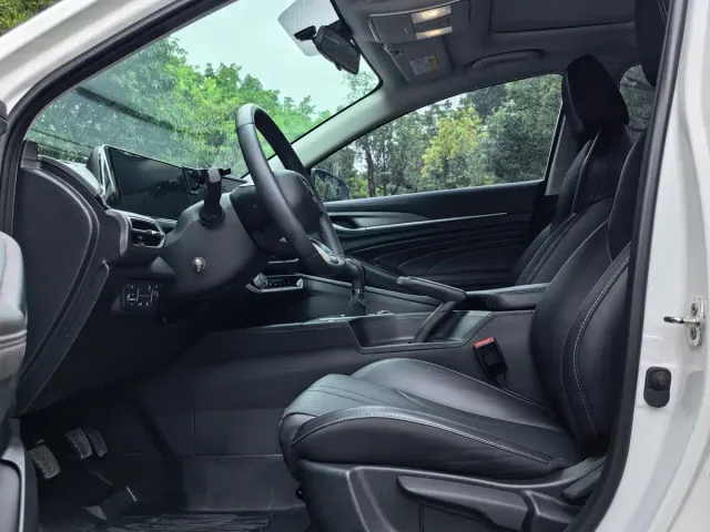 Changan Eado — Фото автомобиля 8