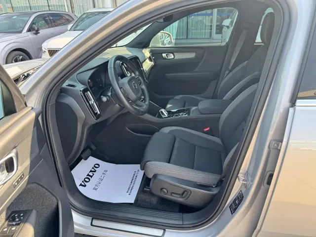Volvo XC40 — Фото автомобиля 5