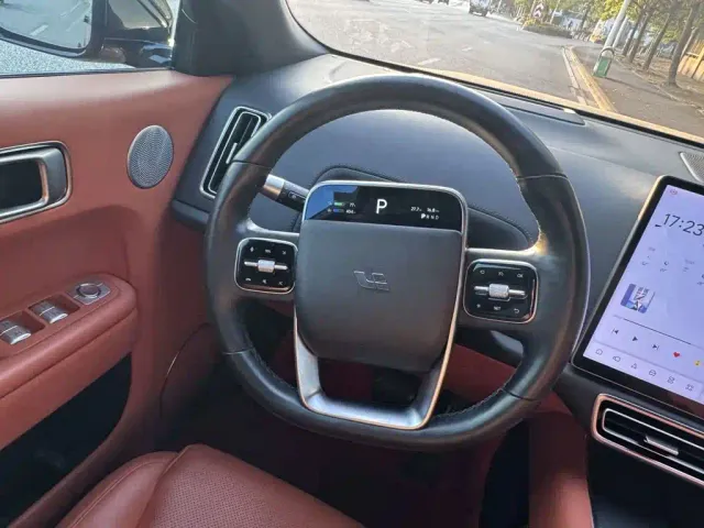 Li Auto L8 — Фото автомобиля 7