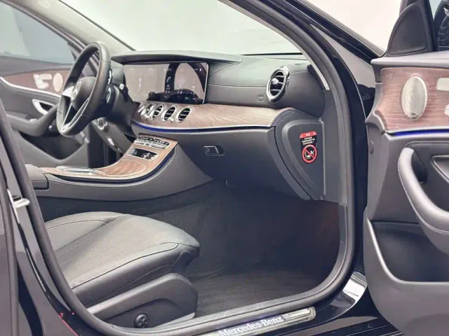Mercedes-Benz E-Class — Фото автомобиля 15