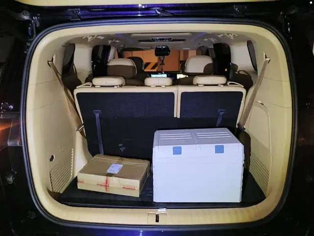 Voyah Auto Voyah Dreamer 2022 Low-carbon Dream+Smart Package — Фото автомобиля 5