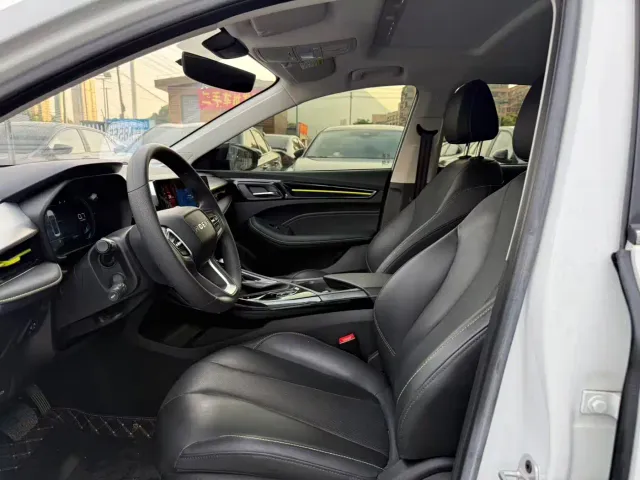 Roewe i5 — Фото автомобиля 4