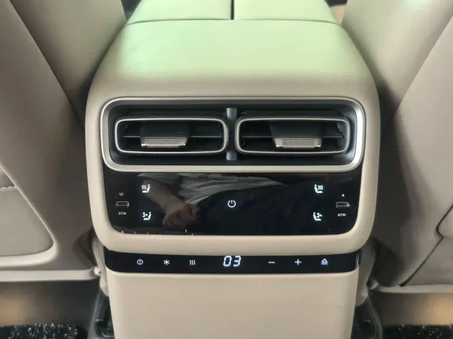 Li Auto i6 — Фото автомобиля 17