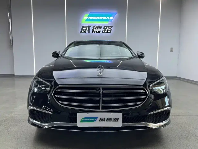 Mercedes-Benz E-Class — Фото автомобиля 2
