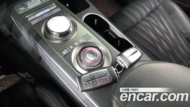 Genesis GV70 — Фото автомобиля 12