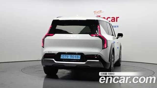 Kia EV9 — Фото автомобиля 4