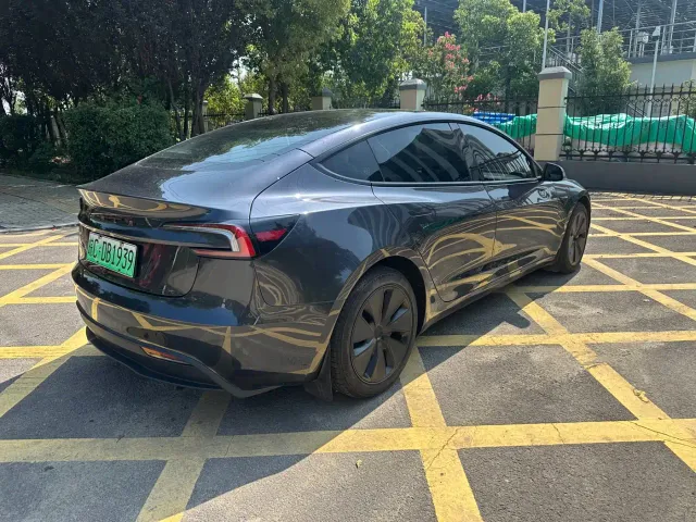 Tesla Model 3 — Фото автомобиля 6