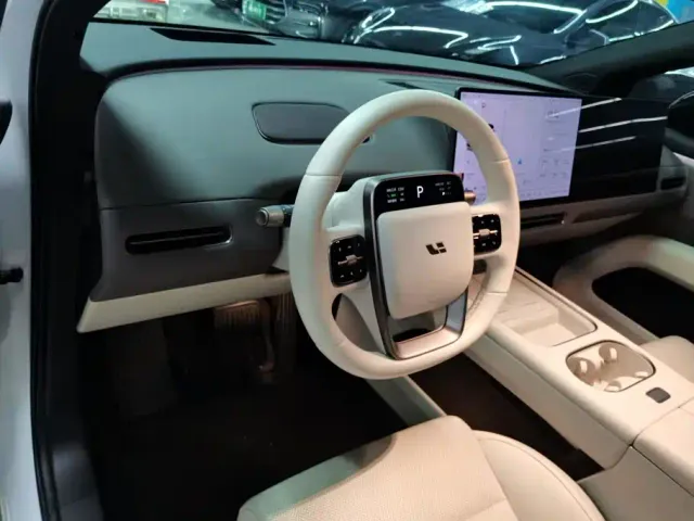 Li Auto i6 — Фото автомобиля 12